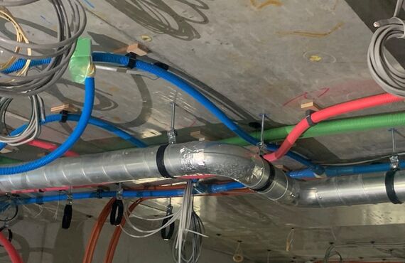 妙法寺駅周辺の新築マンションで配管設備工事をしております。